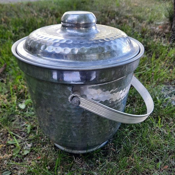Vintage MCM Italian hammered aluminum silver metal ice bucket with tongs - Picture 9 of 15